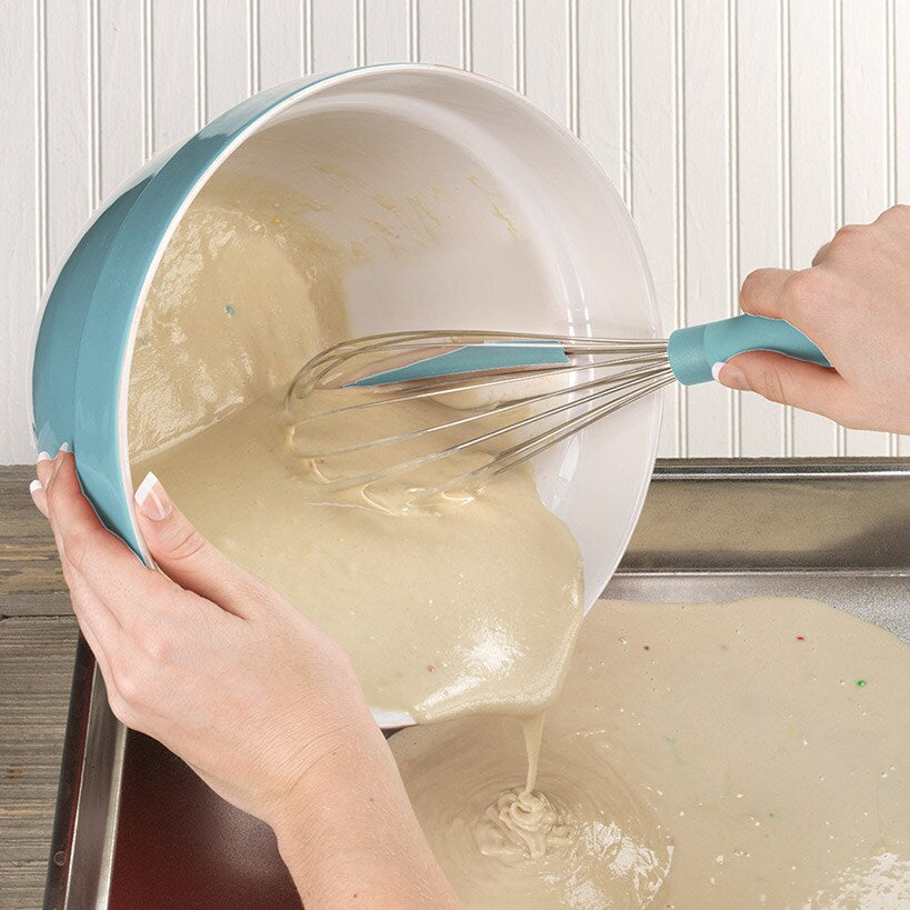 2- in-1 Whisk With Scraper