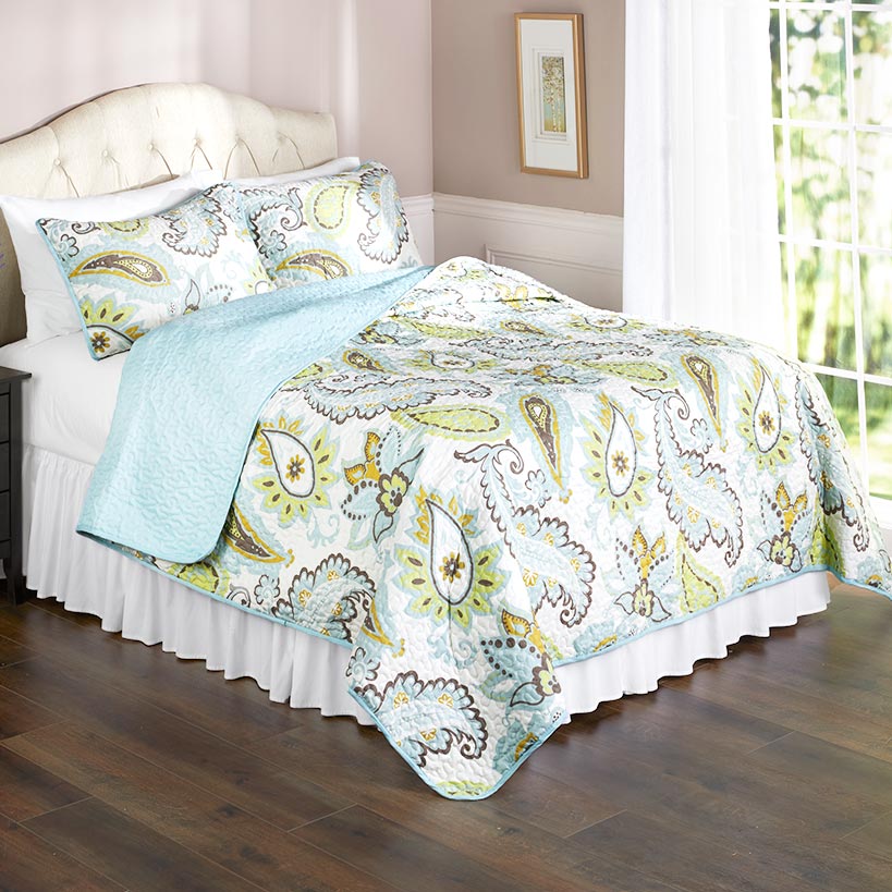Printed Paisley Quilt Set