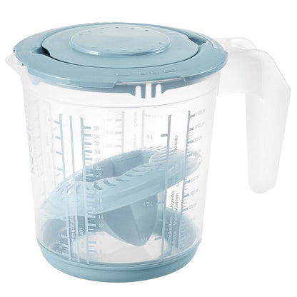 Measuring Cup and Juicer with Lid - 4-in-1 Kitchen Tool