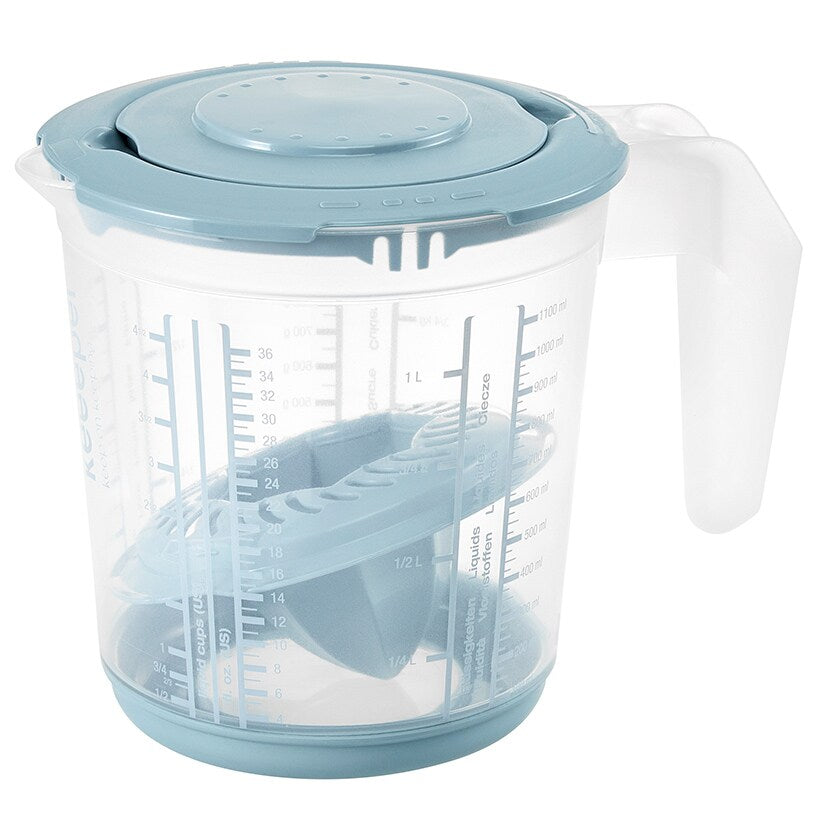 Measuring Cup and Juicer with Lid - 4-in-1 Kitchen Tool