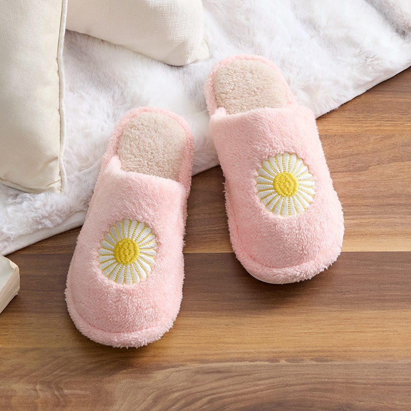 Daisy Plush Slippers#select-color_pink