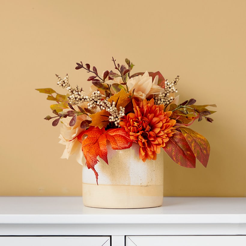 Festive Wreath, Garland & Floral Arrangement Collection