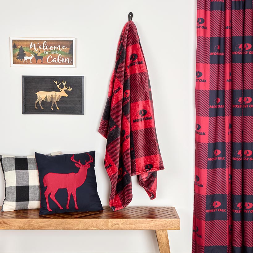 Mossy Oak Red Buffalo Logo 50" x 60" Fleece Plush Throw