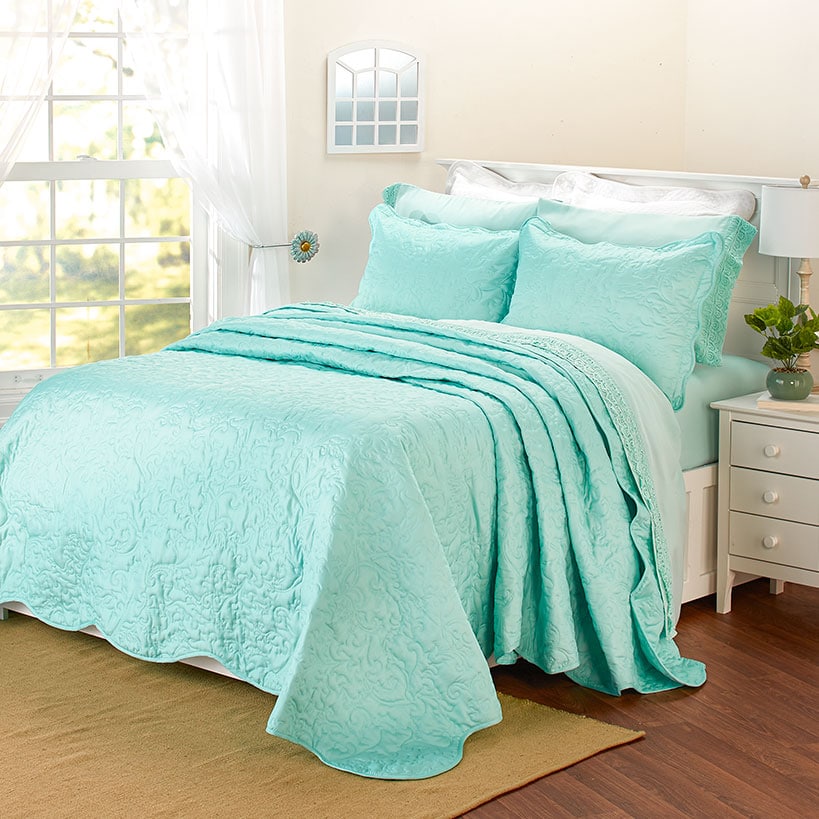 Quilted Damask Bedspread Sets